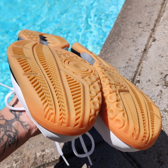 Like new GEL-ROCKET 9 indoor court shoe Volleyball sz 11.5 blk/wht - Picture 15 of 17